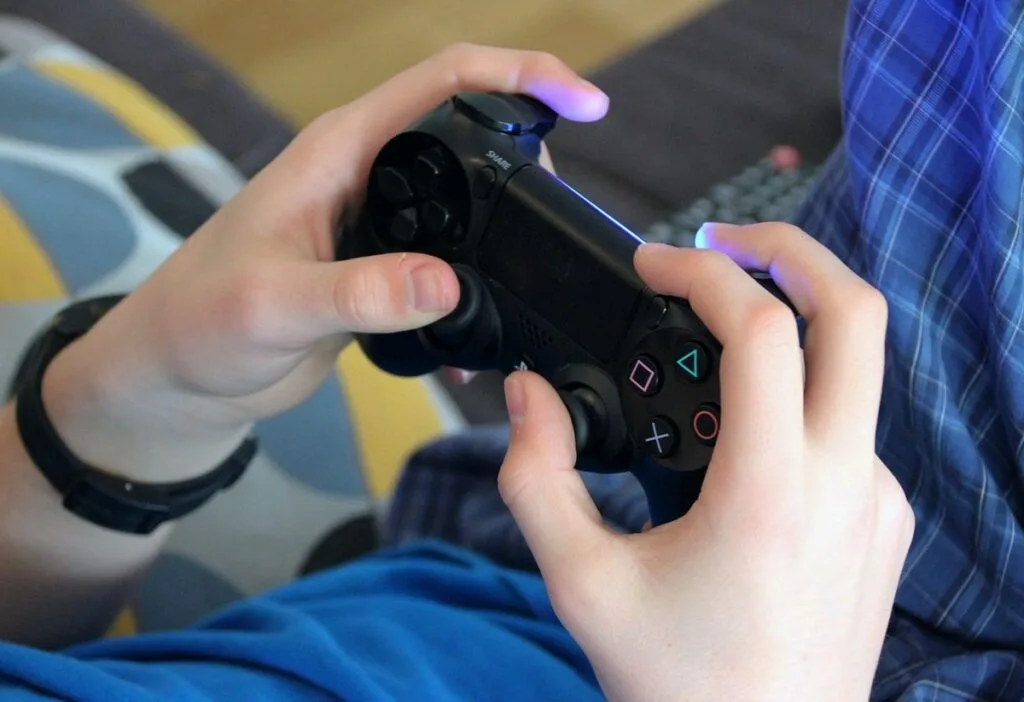 Multiplayer online gaming